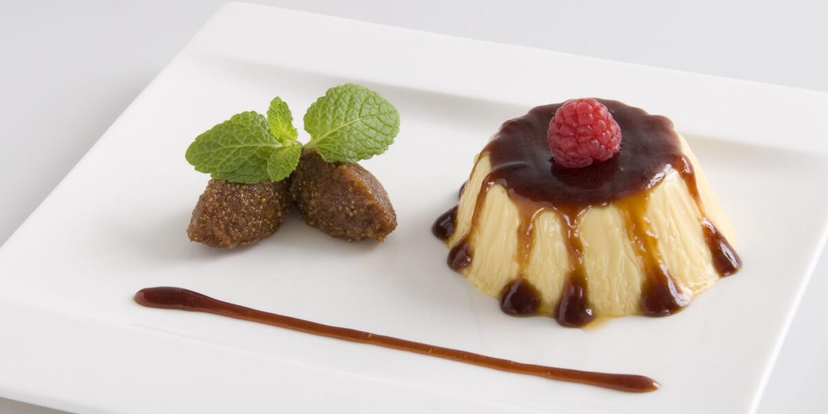 Creme caramel al caramello con fichi al maraschino La Voce Online